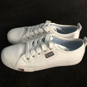 Tommy Hilfiger size 6